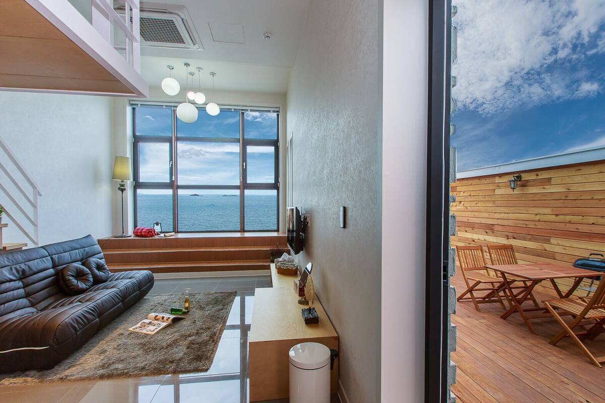 Appartement Duplex, bain à remous (401) | Coin séjour
