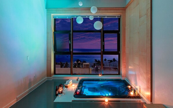 Duplex, Jetted Tub (301) | Jetted tub - The View Pension (Buan)