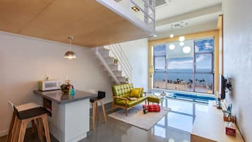 Appartement Duplex, baignoire à jets (301) | Coin séjour | Télévision LED