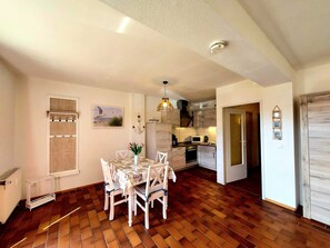 Unclassified image, 5 of 17, button - MeerZeit, Germany (Prerow)