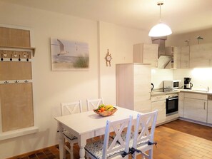 Unclassified image, 2 of 17, button - MeerZeit, Germany (Prerow)