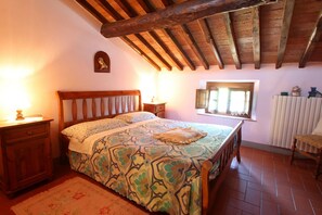2 bedrooms, iron/ironing board, free WiFi