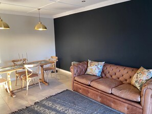 Télévision LED de 40 pouces avec chaînes par satellite, télévision