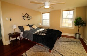 3 habitaciones, escritorio, tabla de planchar con plancha y wifi gratis