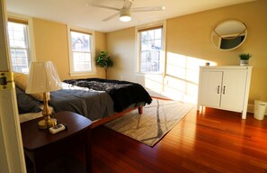 3 bedrooms, desk, iron/ironing board, free WiFi