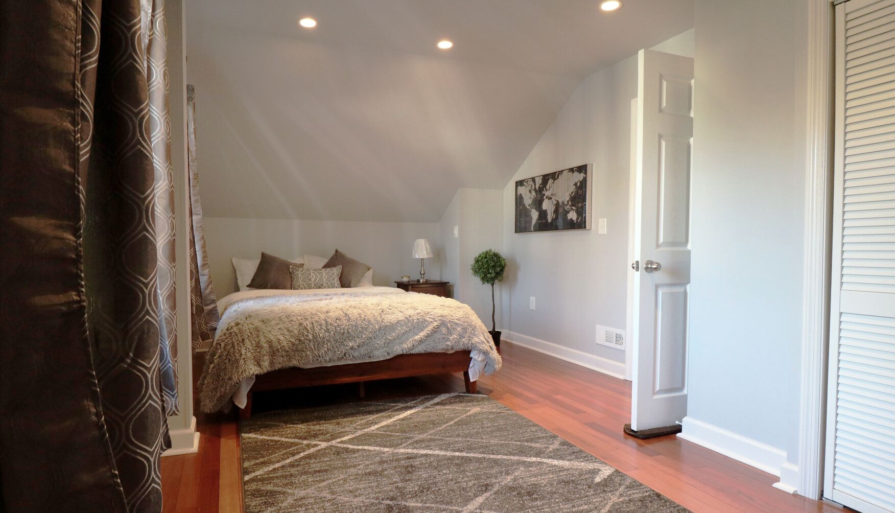 3 bedrooms, desk, iron/ironing board, free WiFi