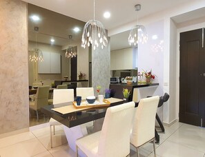 Apartment, 3 Bedrooms (A-19-02) | In-room dining