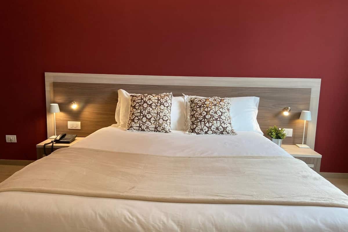 egyptian cotton sheets, premium bedding, down duvets, minibar