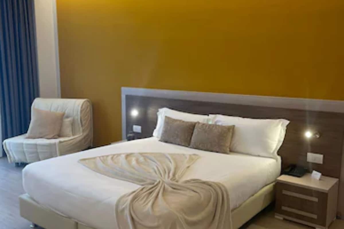 premium double or twin room | egyptian cotton sheets, premium bedding, down duvets, minibar