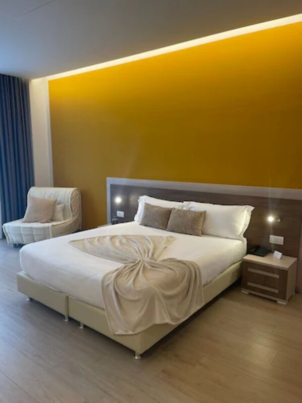 Premium Double or Twin Room | Egyptian cotton sheets, premium bedding, down comforters, minibar