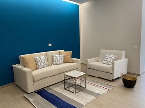 Exclusive Suite | Living area | LCD TV, first-run movies