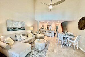 TV, lettore DVD, tavolo da ping pong