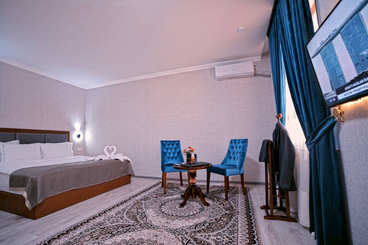 Luxury Triple Room | Minibar, desk, soundproofing, WiFi (free)