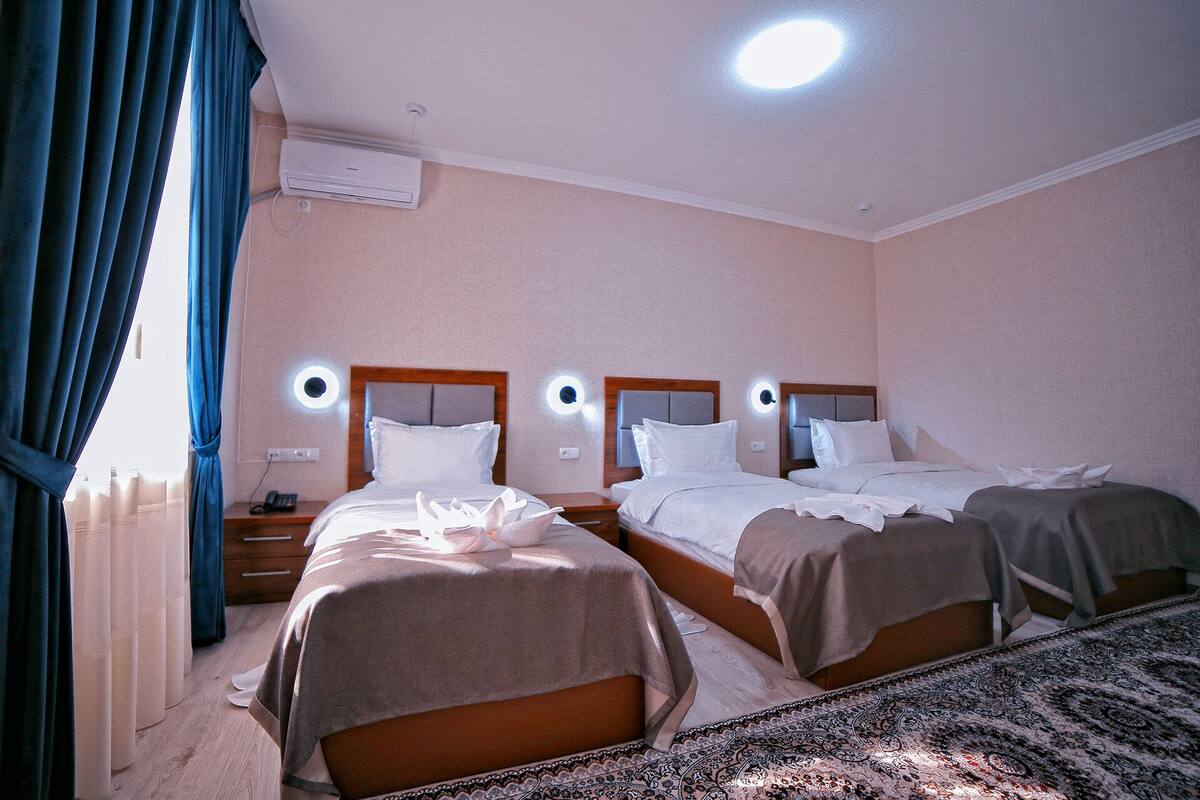 Standard Quadruple Room | Minibar, desk, soundproofing, WiFi (free)