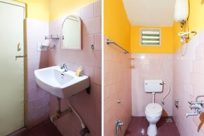 Shower, towels - Spot ON 49614 William's Inn Guest House (Marmagao)