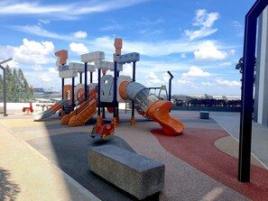 Tempat bermain anak - outdoor