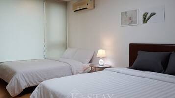 3 bedrooms, iron/ironing board, WiFi, bed sheets