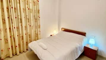 2 chambres, fer et planche Ă repasser
