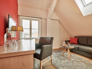 Basic Suite (Studio) | Living area