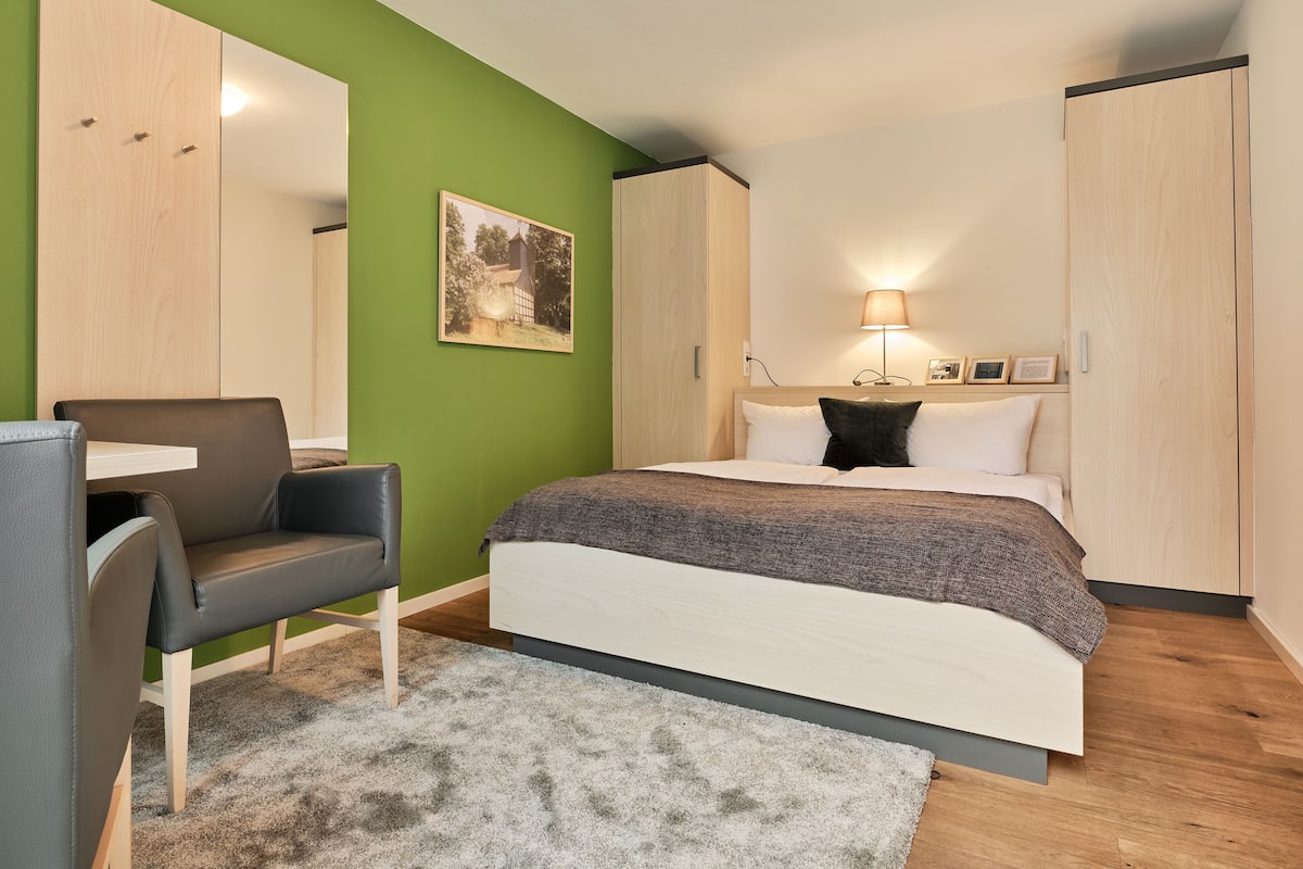 Tweepersoonskamer | 1 slaapkamer, een bureau, gratis wifi
