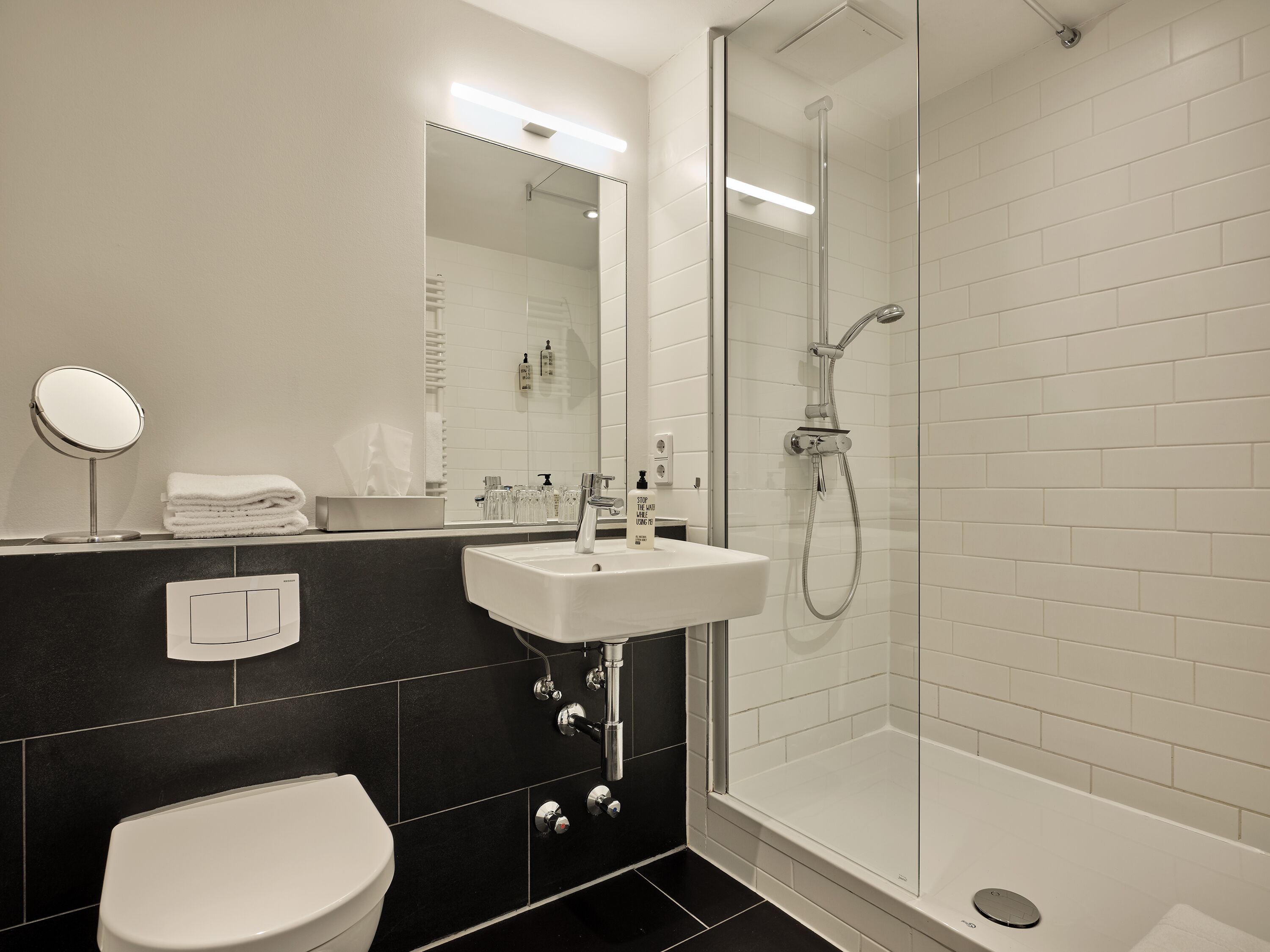Double Room | Bathroom | Free toiletries, hair dryer, towels