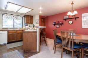 Townhome, 3 Bedrooms (Mammoth Sierra Townhomes #25) | Private kitchen