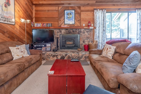 Townhome, 3 Bedrooms (Mammoth Sierra Townhomes #25) | Living room