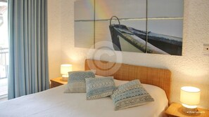 4 chambres, coffres-forts dans les chambres, bureau