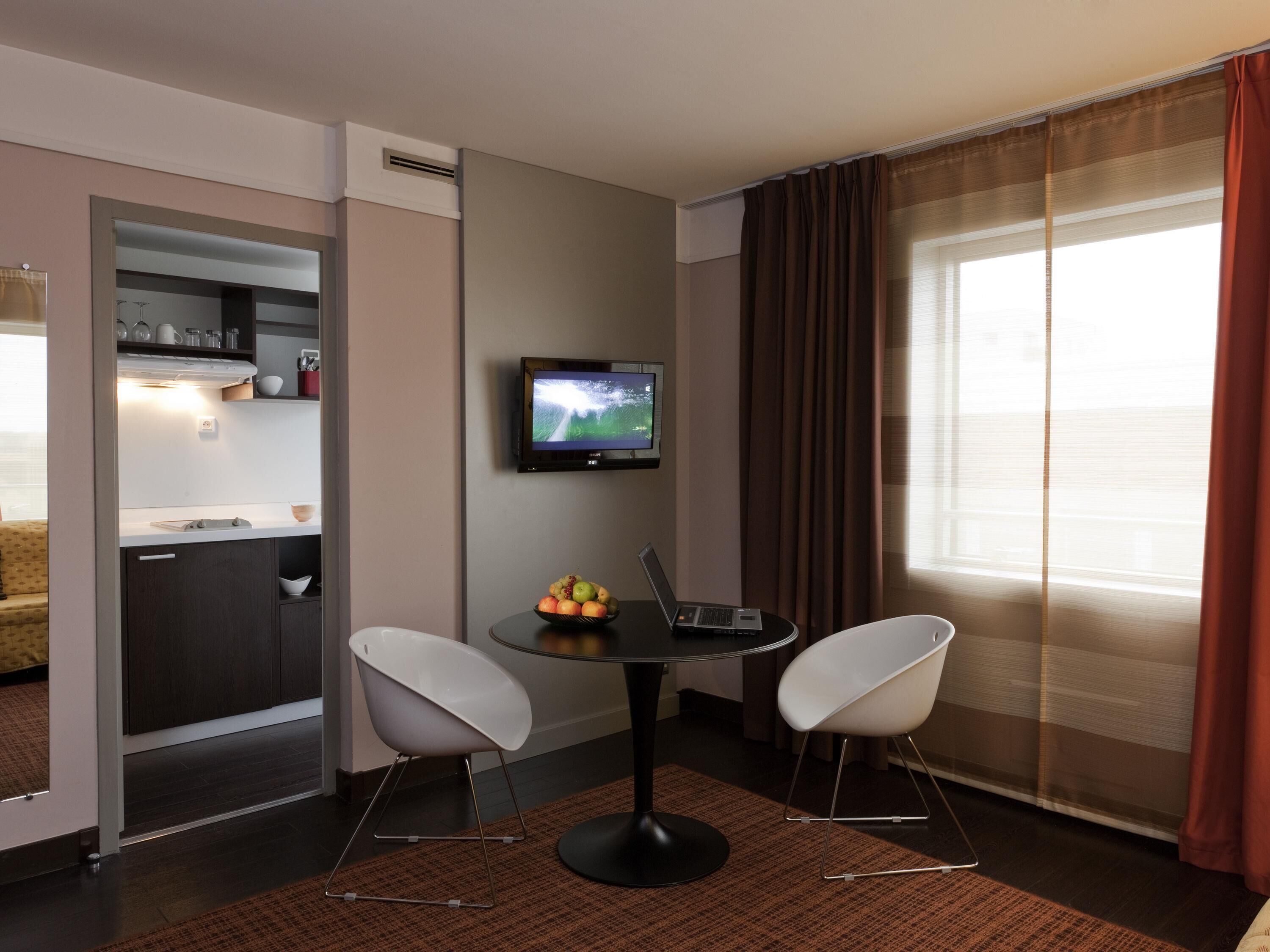 Appartement Familial, 1 chambre | Coffres-forts dans les chambres, bureau, rideaux occultants