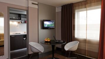 Appartement Familial, 1 chambre | Coffres-forts dans les chambres, bureau, rideaux occultants
