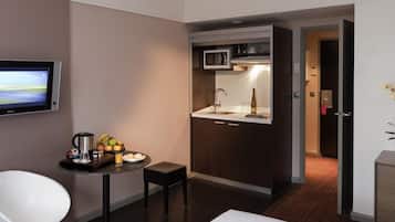 Standard Studio, Multiple Beds | In-room safe, desk, blackout curtains, soundproofing