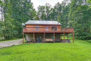 Exterior - Rustic Cabin w/ Hot Tub - 7 Miles to Hocking Hills (Logan)