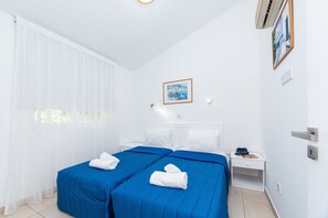 3 chambres, coffre-fort, fer et planche à repasser