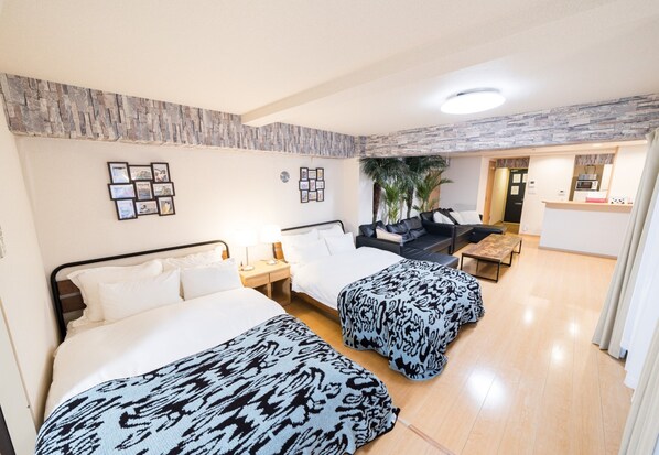 2 habitaciones, cortinas blackout y tabla de planchar con plancha