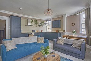 TV, fireplace - Grand Sally Lunn's Maisonette Is Your Family Spot! (Bath and North East Somerset)