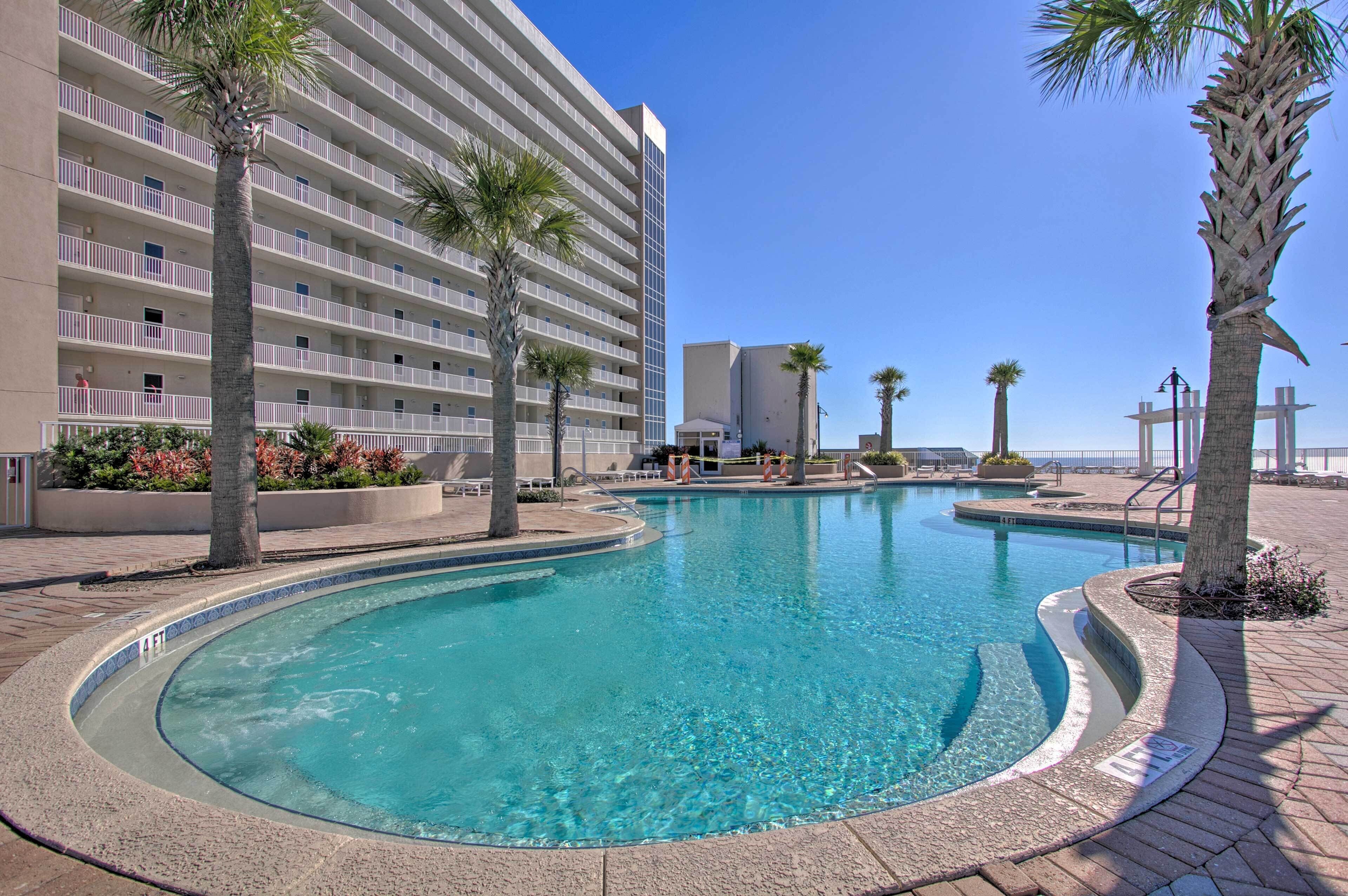 Comfy PCB Condo w/ View & Private Beach Access!