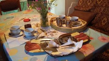 Free daily continental breakfast