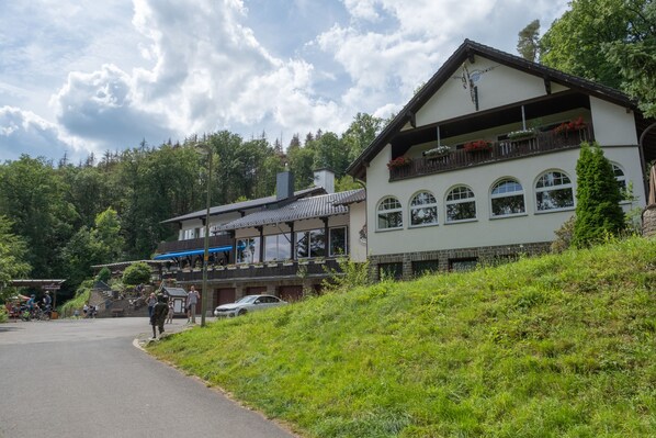 Front of property - Maerchenwald Altenberg GmbH & Co KG (Odenthal)