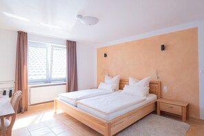 Business Double Room | Minibar, desk, cots/infant beds, rollaway beds - Maerchenwald Altenberg GmbH & Co KG (Odenthal)