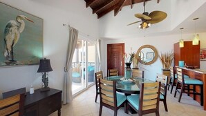 In-room dining - Condo Ouana (Lowlands)