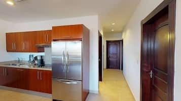 Stovetop, dishwasher, cookware/dishes/utensils