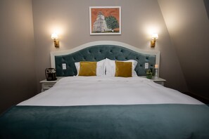 Minibar, in-room safe, desk, blackout curtains - Grand Hotel Traian (Iasi)