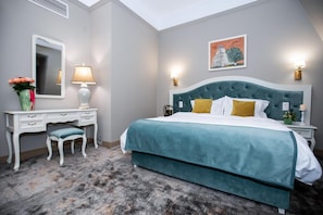 Executive Double Room | Minibar, in-room safe, desk, blackout curtains