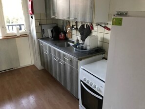 A kitchen with a stainless steel sink, a white stove, and cabinets. - Great apartment (87m2) nearby Amsterdam + Airport (Alphen aan den Rijn)