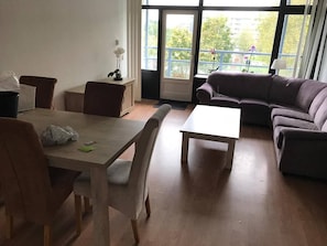 Living area - Great apartment (87m2) nearby Amsterdam + Airport (Alphen aan den Rijn)