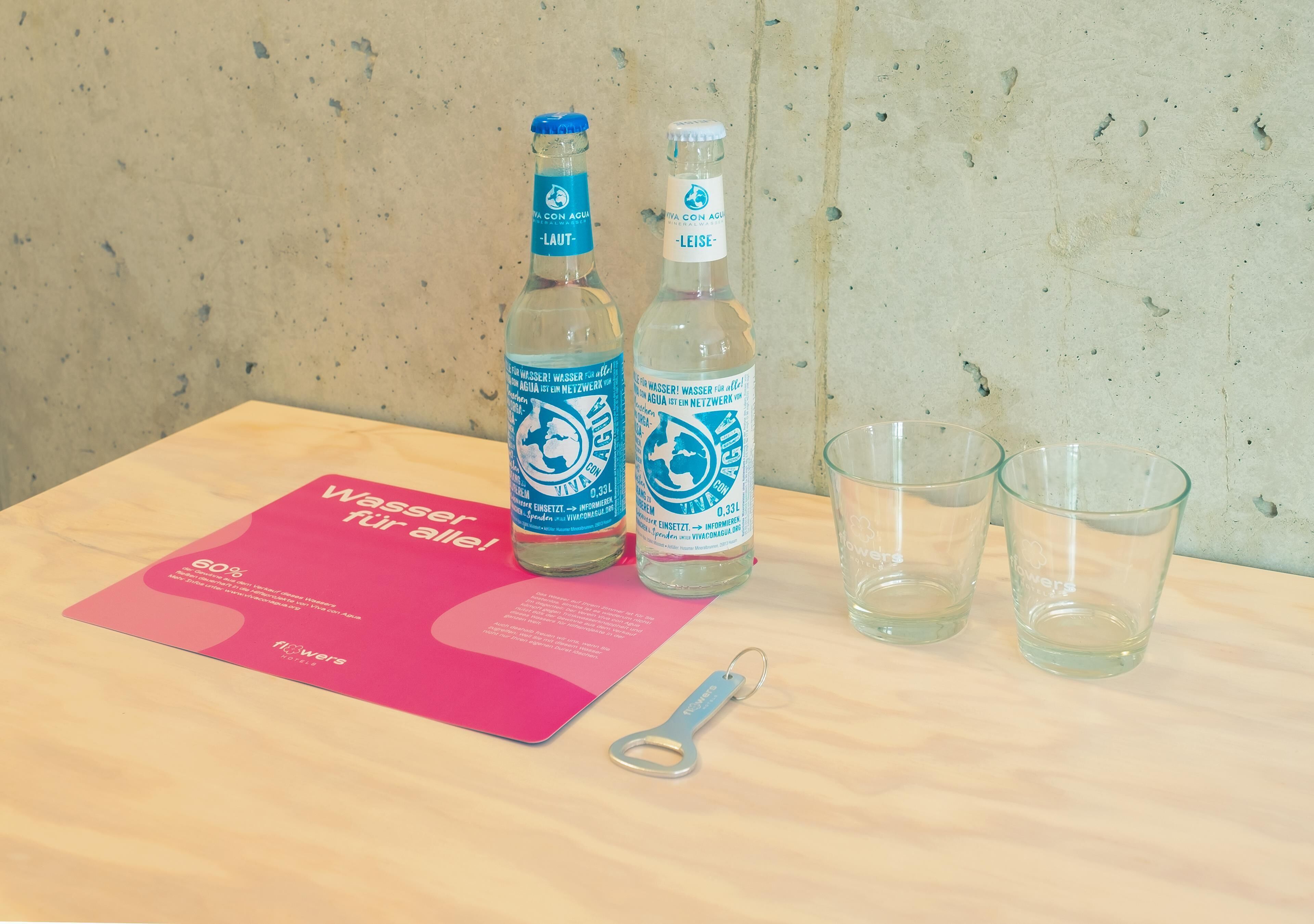 Cofres nos quartos, escrivaninha, espaço de trabalho para notebook