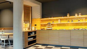 Petit déjeuner buffet (17.50 EUR par personne)