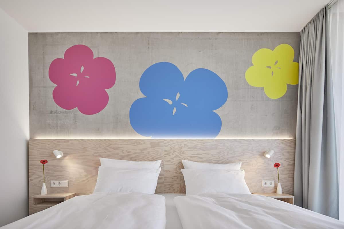 Standard Room, 2 Twin Beds | 1 bedroom, in-room safe, desk, laptop workspace