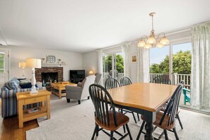 TV, offices - Water Views! Walk to Beach Dogs Welcome! (Brewster)