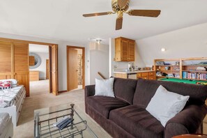 Unclassified image, 3 of 35, button